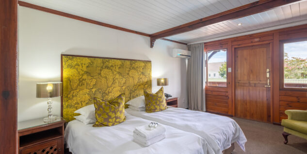 Knysna Log-Inn -Deluxe room (3) Knysna Log-Inn -Deluxe room (3)